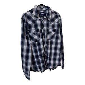 Wrangler Men's Navy and White Checkered plaid long sleeve button down shirt